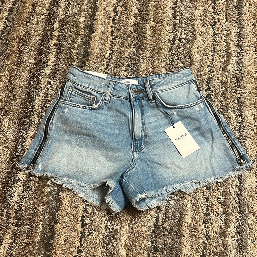 NWT Forever 21 Frayed Zipper Trim Denim Shorts